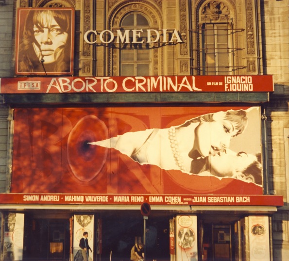 Espectacular fachada del barcelonés cine Comedia